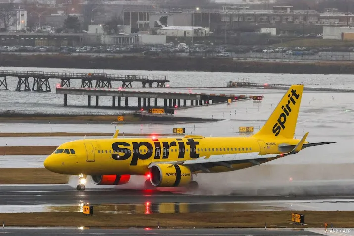 beurswaarde spirit airlines bijna gehalveerd op wall street