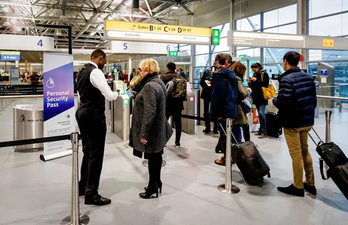 beveiligers schiphol mogen acties opschalen