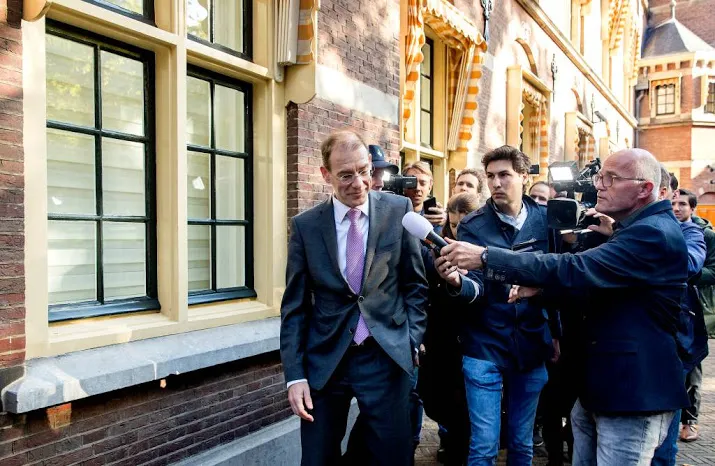 bewindsman door het stof na blunder toeslagen