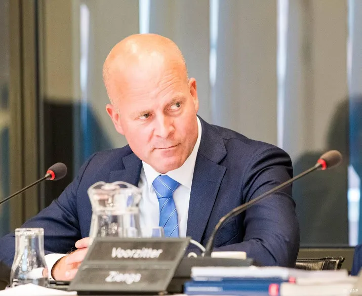 bewindsman grijpt in bij renovatie binnenhof