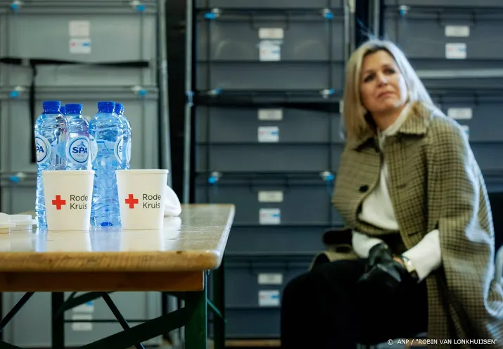 bezoek koningin maxima aan vrijwilligers rode kruis
