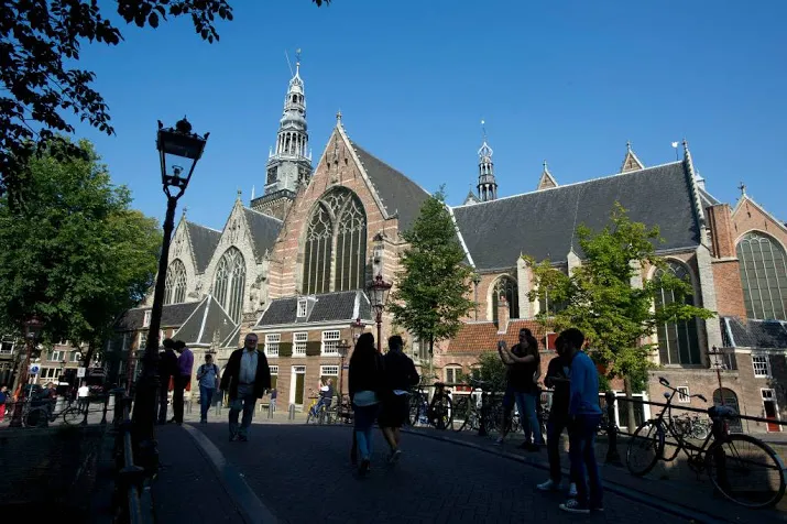 bezoekers zien meer van de oude kerk