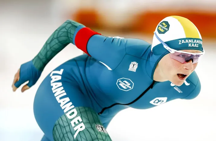 bij schouten valt na zege op 3000 meter op okt last van schouders