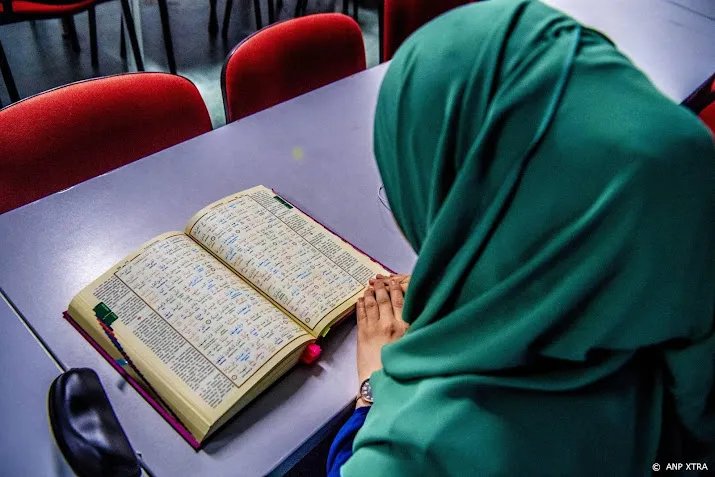 bijna 6 op de 10 nederlanders behoren niet tot religieuze groep