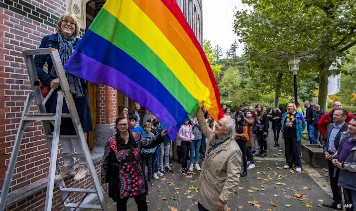 bijna jarig coc hoopt op verankering lhbti rechten in grondwet