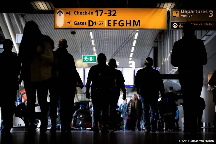 bijna kwart meer reizigers op schiphol in februari