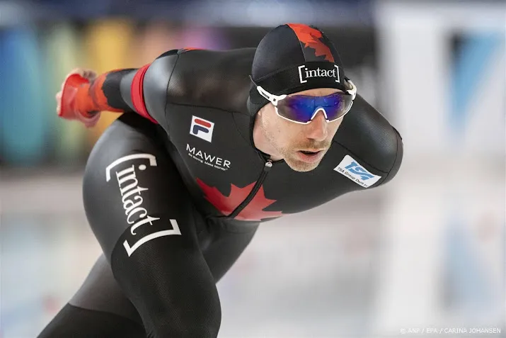 bijrol nederlandse schaatsers op 5000 meter bloemen wint