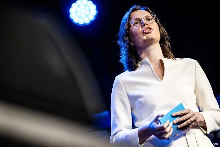 bikker cu heeft lang tegen de neoliberale stroom in geroeid