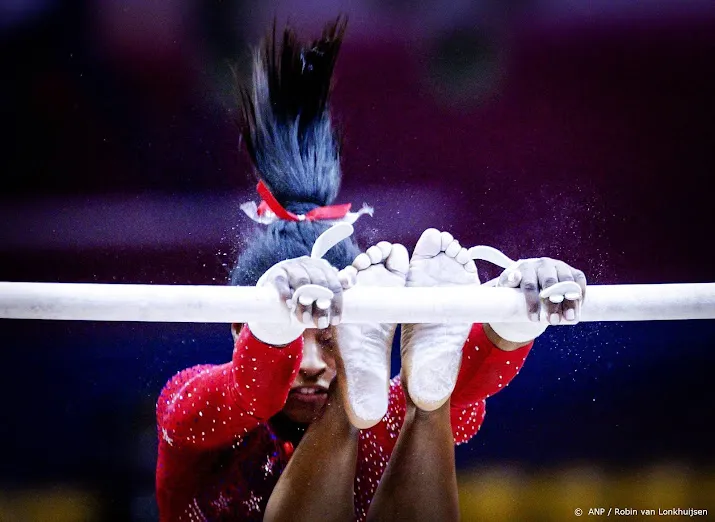 biles en co eisen 1 miljard van fbi na falen in zaak nassar