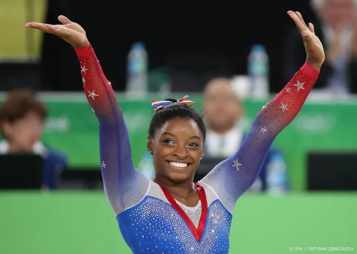 biles maakt show van zesde meerkamptitel