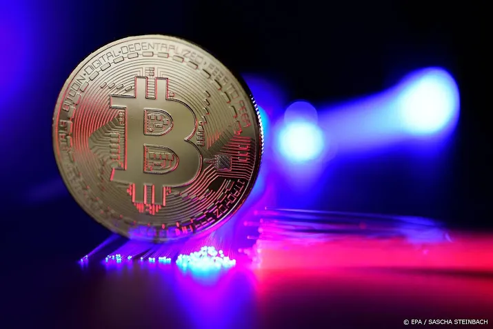 bitcoin duikt voor het eerst sinds januari onder de 30 000 dollar