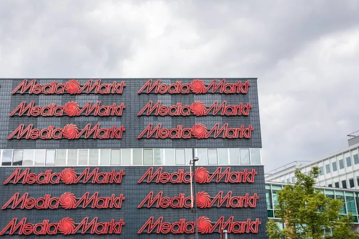 black friday drukt winst moeder mediamarkt
