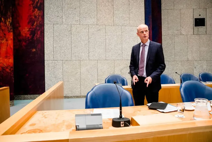 blok nieuwe regering italie kritisch volgen