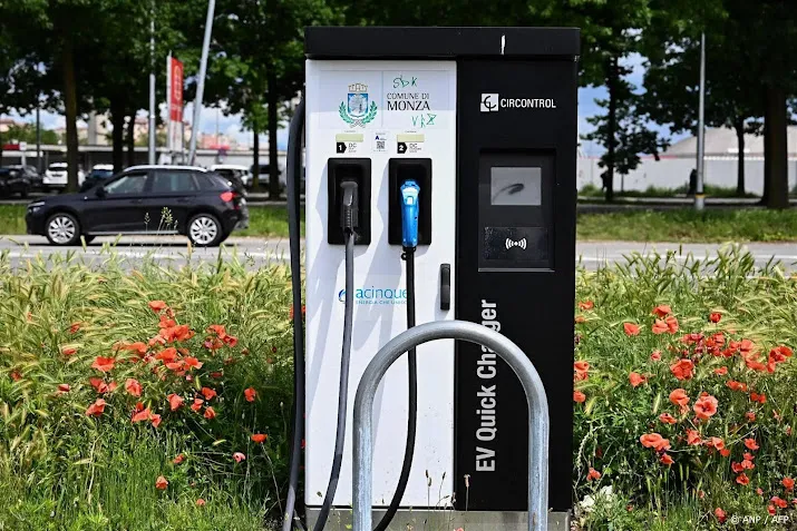 bloomberg subsidie moet italiaan in elektrische auto krijgen