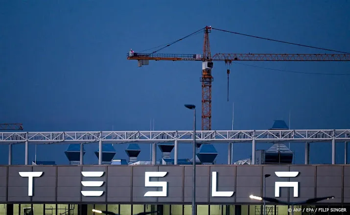 bloomberg tesla gaat meer dan 10 procent van banen schrappen