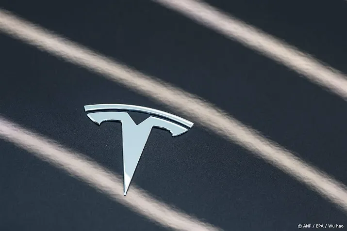 bloomberg tesla stelt onthulling robotaxi uit