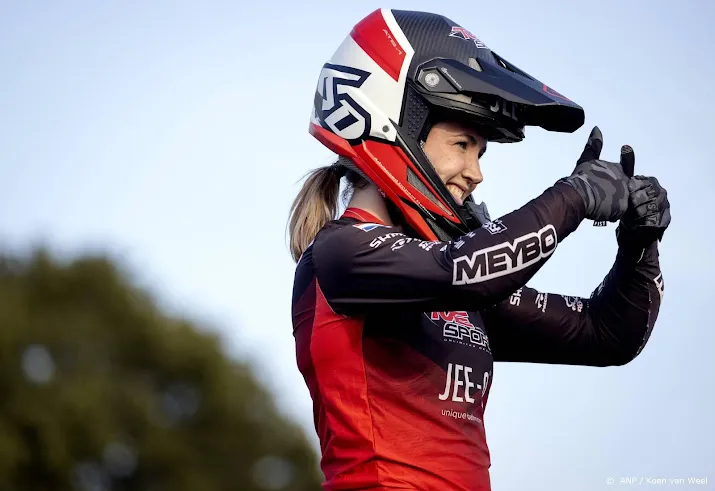 bmxster merel smulders pakt brons op wk goud voor stancil