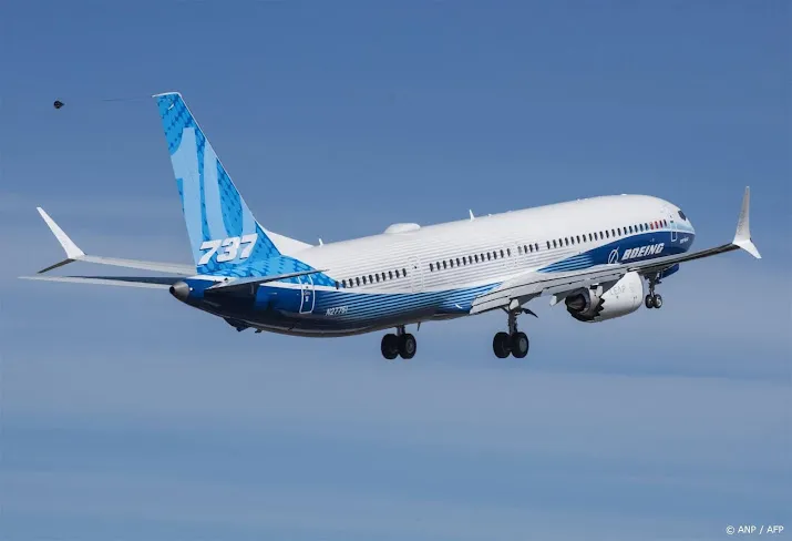 boeing haalt megaorder binnen ondanks incident met deurpaneel