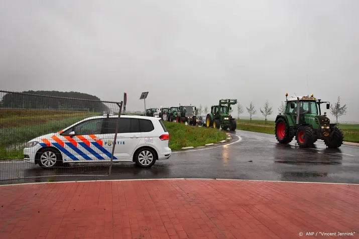 boeren voeren actie bij lelystad airport