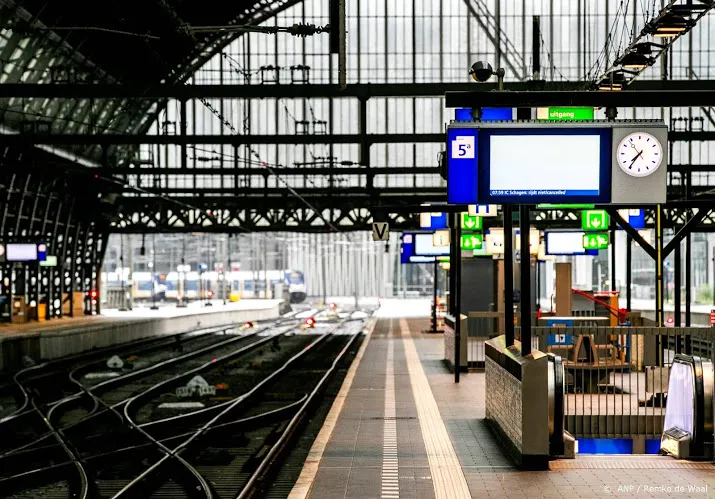 bonden 25 000 stakers in openbaar vervoer