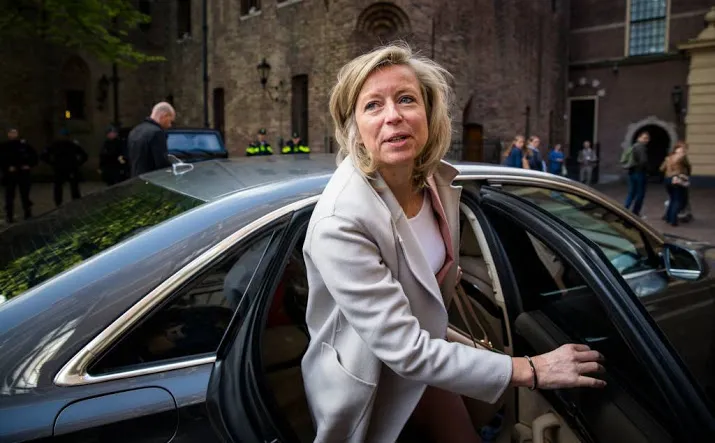 bonden hervatten overleg over cao rijk
