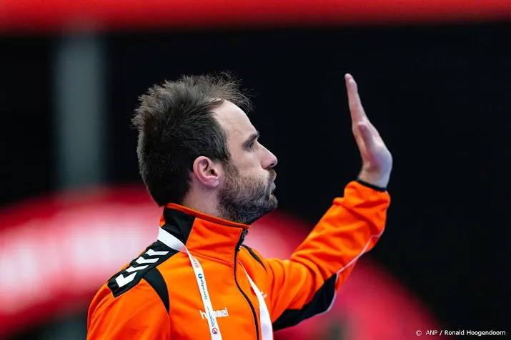 bondscoach mayonnade houdt geloof in handbalsters