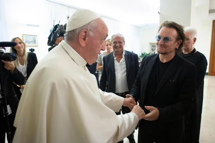 bono ontmoet paus en praat over misbruik