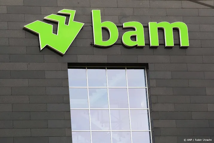 bouwer bam hard onderuit op damrak na resultaten