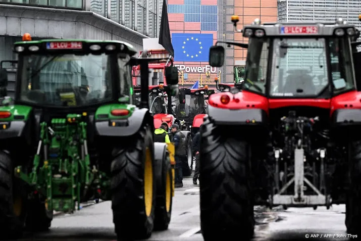 boze boeren met honderden tractors naar brussel