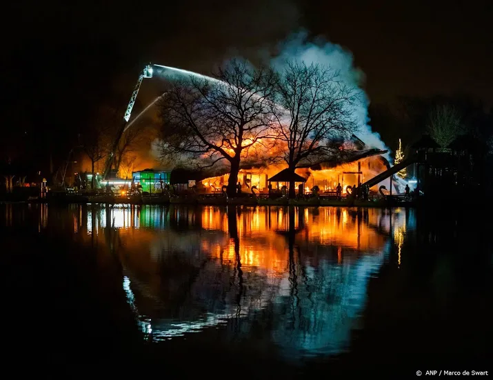 brand in theater in rotterdamse plaswijckpark aangestoken
