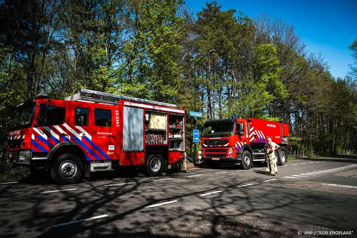 brandweer heeft het druk met onbekende stank in honselersdijk