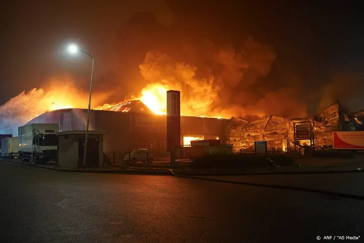 brandweer vrijdagavond klaar met blussen in zoetermeer