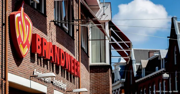 brandweerlieden luisteren niet naar leiding