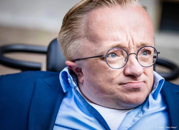 brink blijft langer minister gehandicaptenzaken