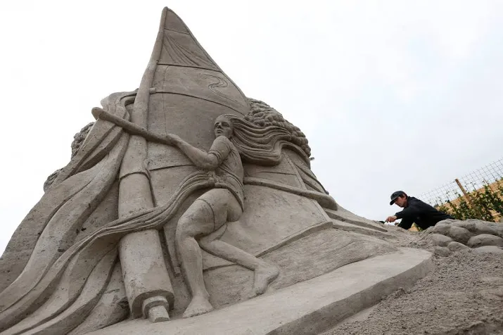 brit wint wk zandsculpturen in den haag