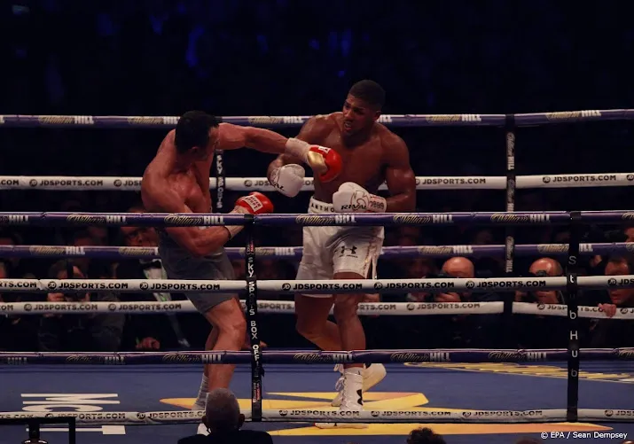 britse oud wereldkampioen boksen joshua maakt rentree