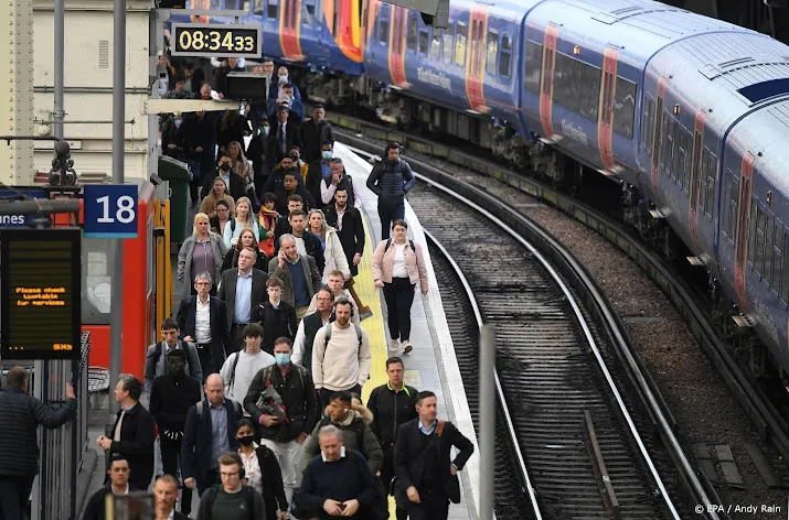 britse vakbond kondigt grootste spoorstaking in ruim 30 jaar aan