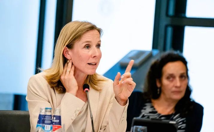 brussel gedupeerde geannuleerde vlucht mag geld terugeisen