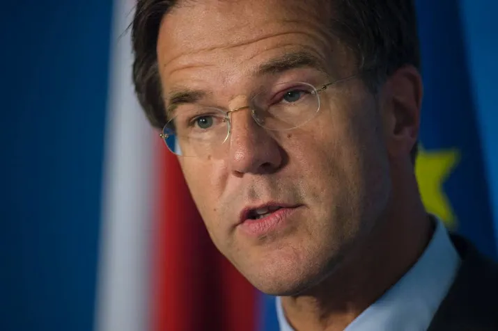brussel tikt den haag op vingers om witwaswet
