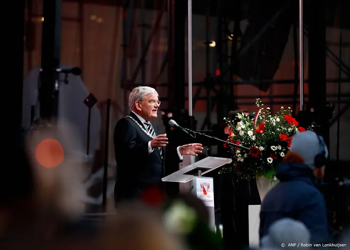 burgemeester laten wij elkaar vasthouden