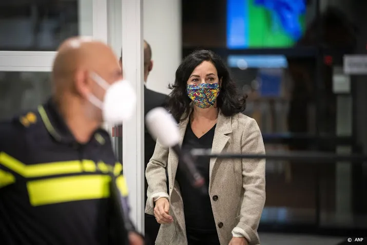 burgemeester sluit juwelier in amsterdam na explosies