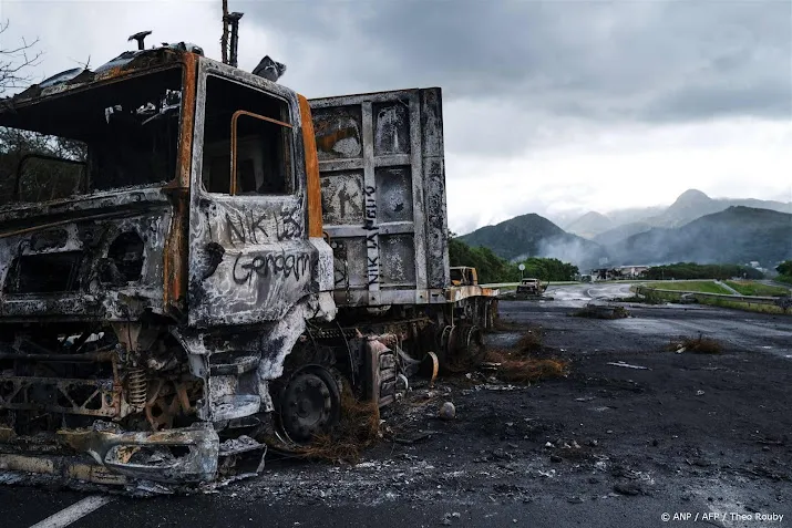 buza contact met beperkt aantal nederlanders in nieuw caledonie