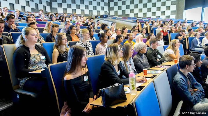 cbs vrouwen gaan in jaren na afstuderen vaker in deeltijd werken