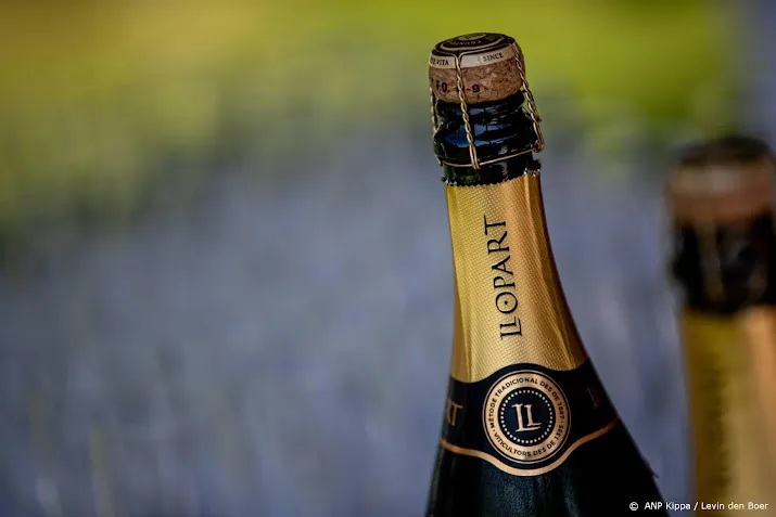 champagne blijft in rusland voorlopig gewoon champagne heten