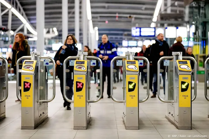check ins openbaar vervoer namen tot 90 procent af
