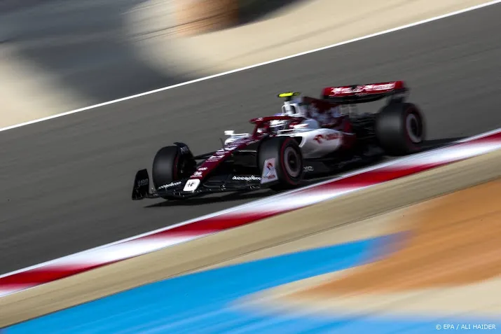 chinese coureur guanyu pakt punt bij debuut in formule 1
