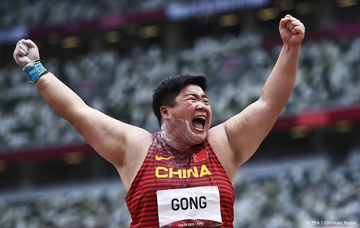 chinese wereldkampioene gong stoot kogel naar olympisch goud