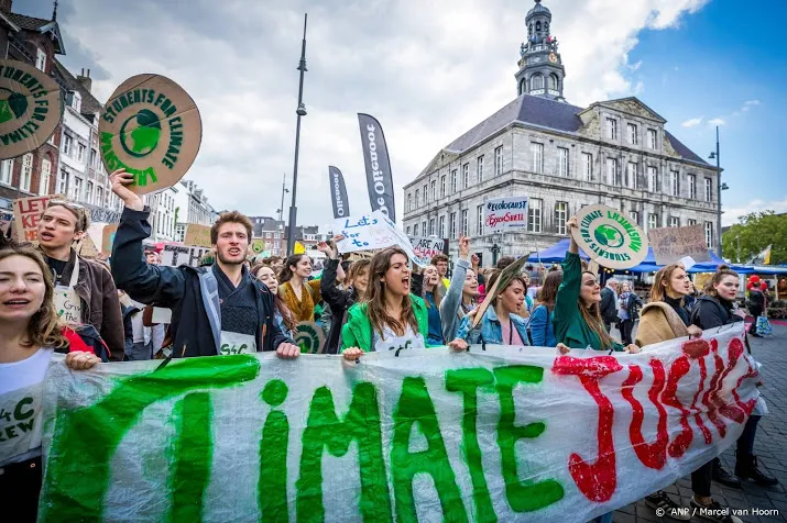 circa 1500 mensen bij klimaatmars maastricht