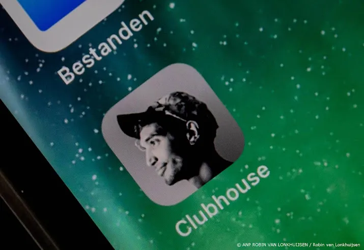clubhouse en vimeo willen meedoen met eu regels tegen nepnieuws