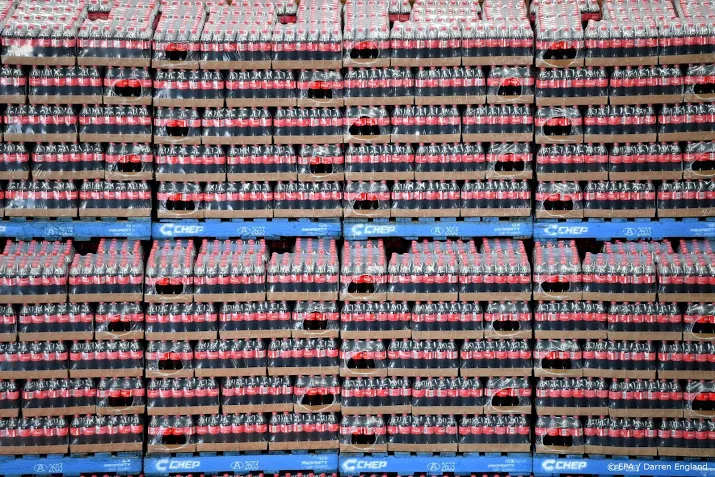 coca cola stopt met gebruik van nieuw plastic voor flessen